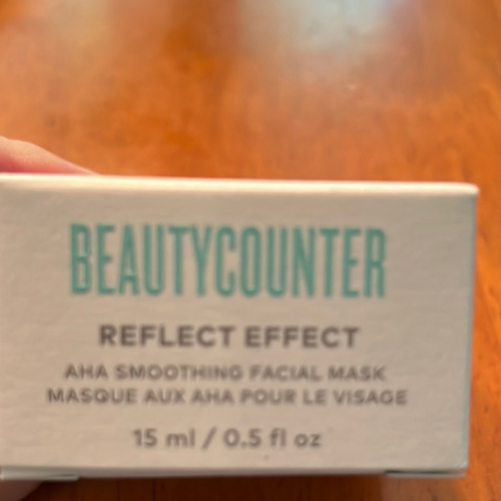 Beautycounter Reflect Effect AHA Smoothing Facial Mask - White and Teal